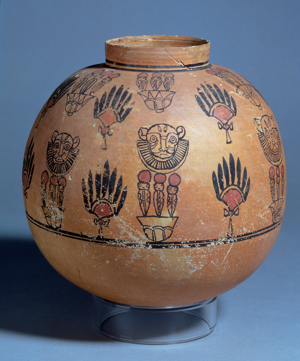 Krukke dekoreret med løvemasker og kobragudinder på lotusblomster, fra grav 1090, Faras, Sudan, 1.-2. århundrede e.Kr. (malet keramik) af Egyptian