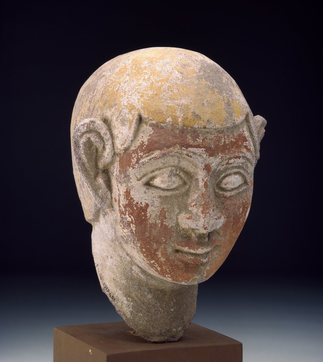 Bemalet sandstenshoved af en ba-statue, ca.1-300 (hugget grå sten malet i rødt og gult) af Egyptian