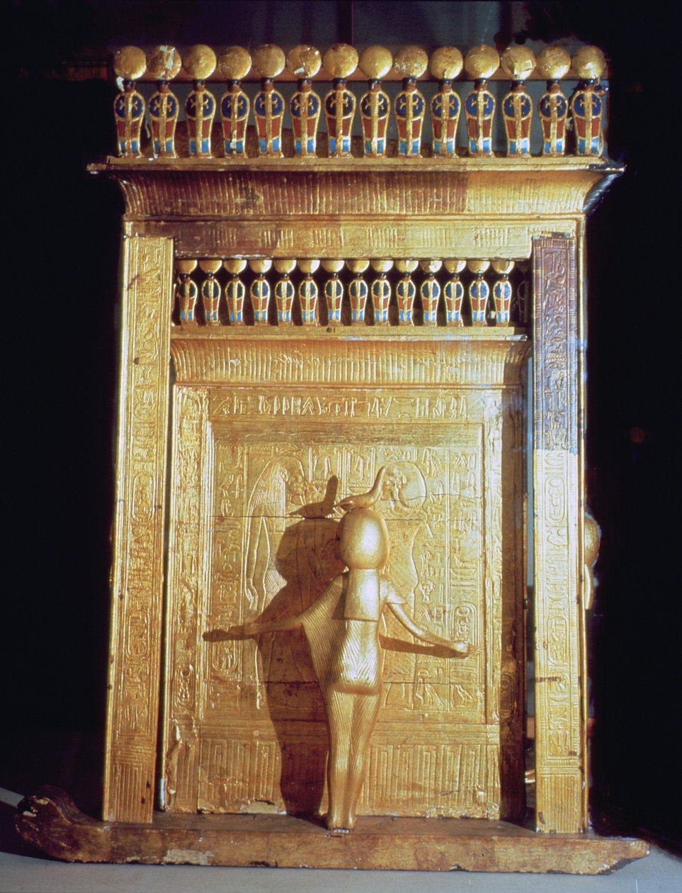 Canopisk kiste i form af en helligdom sat på en slæde omgivet af skytsgudinderne, fra Tutankhamons grav, New Kingdom (forgyldt træ) (se også 59235) af Egyptian 18th Dynasty