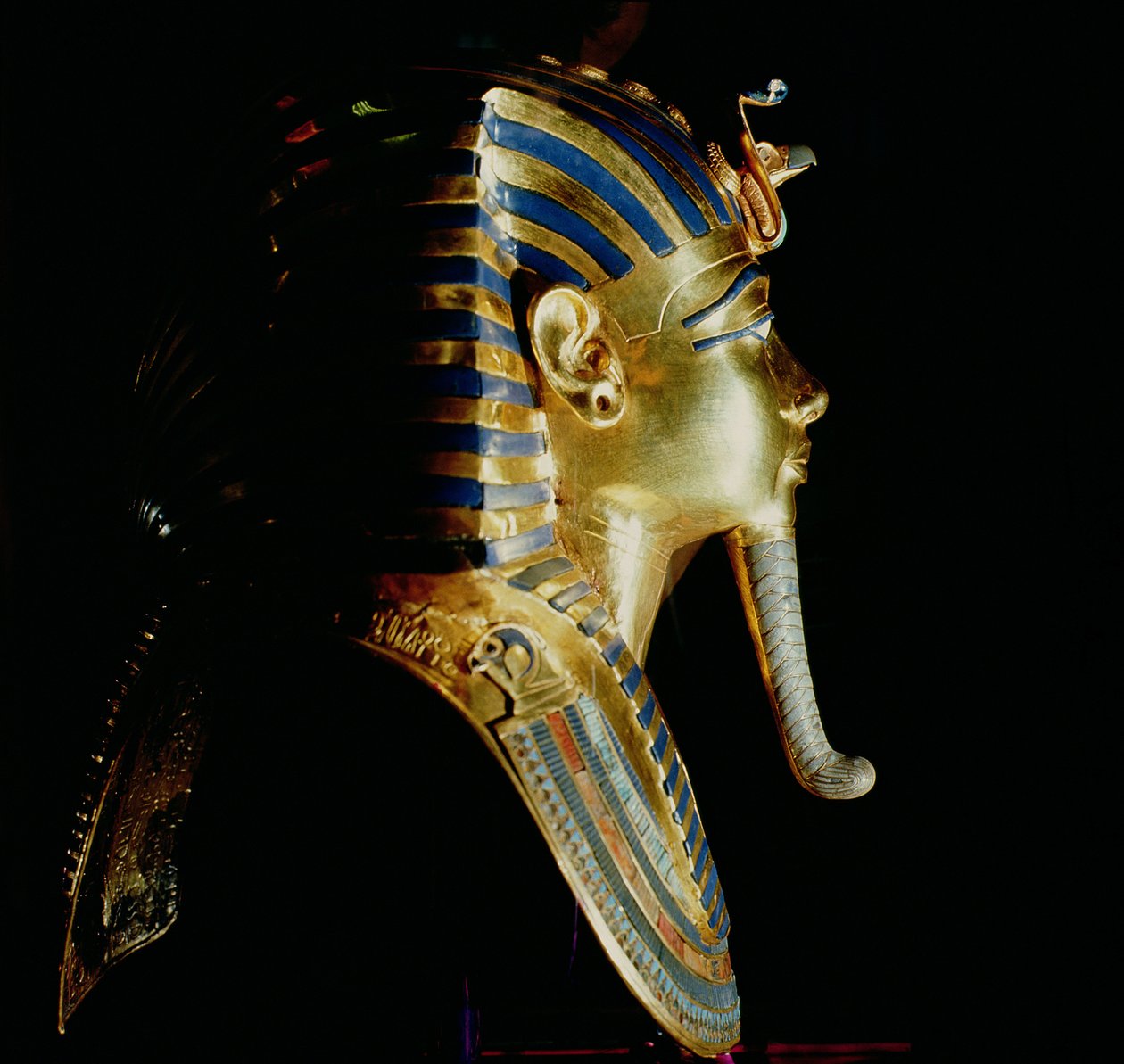 Tutankhamons guldmaske, fra Tutankhamons grav, (ca. 1370-1352 f.Kr.) New Kingdom (guld indlagt med lapis lazuli) af Egyptian 18th Dynasty