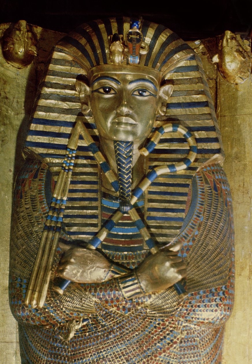Tutankhamons inderste kiste, fra Tutankhamons grav (ca. 1370-1352 f.Kr.) Guldplader fra det nye kongerige, lapis lazuli og andre halvædelstene) (detalje) af Egyptian 18th Dynasty