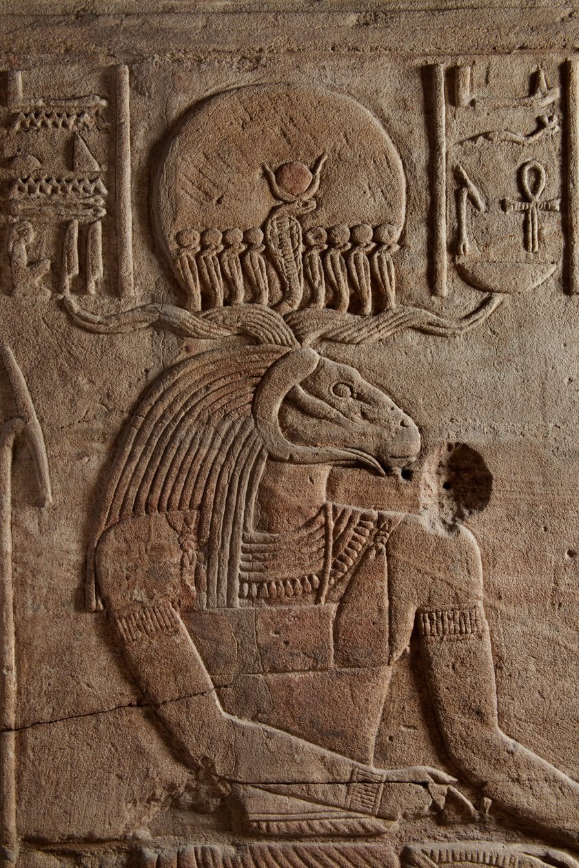 Relief på en helligdom opført af farao Taharqa i gården til Amuntemplet, som han byggede i Kawa i Nubien, 25. dynasti, sen periode, 690-64 f.Kr., sandstensdetalje af 107896 af Egyptian 25th Dynasty