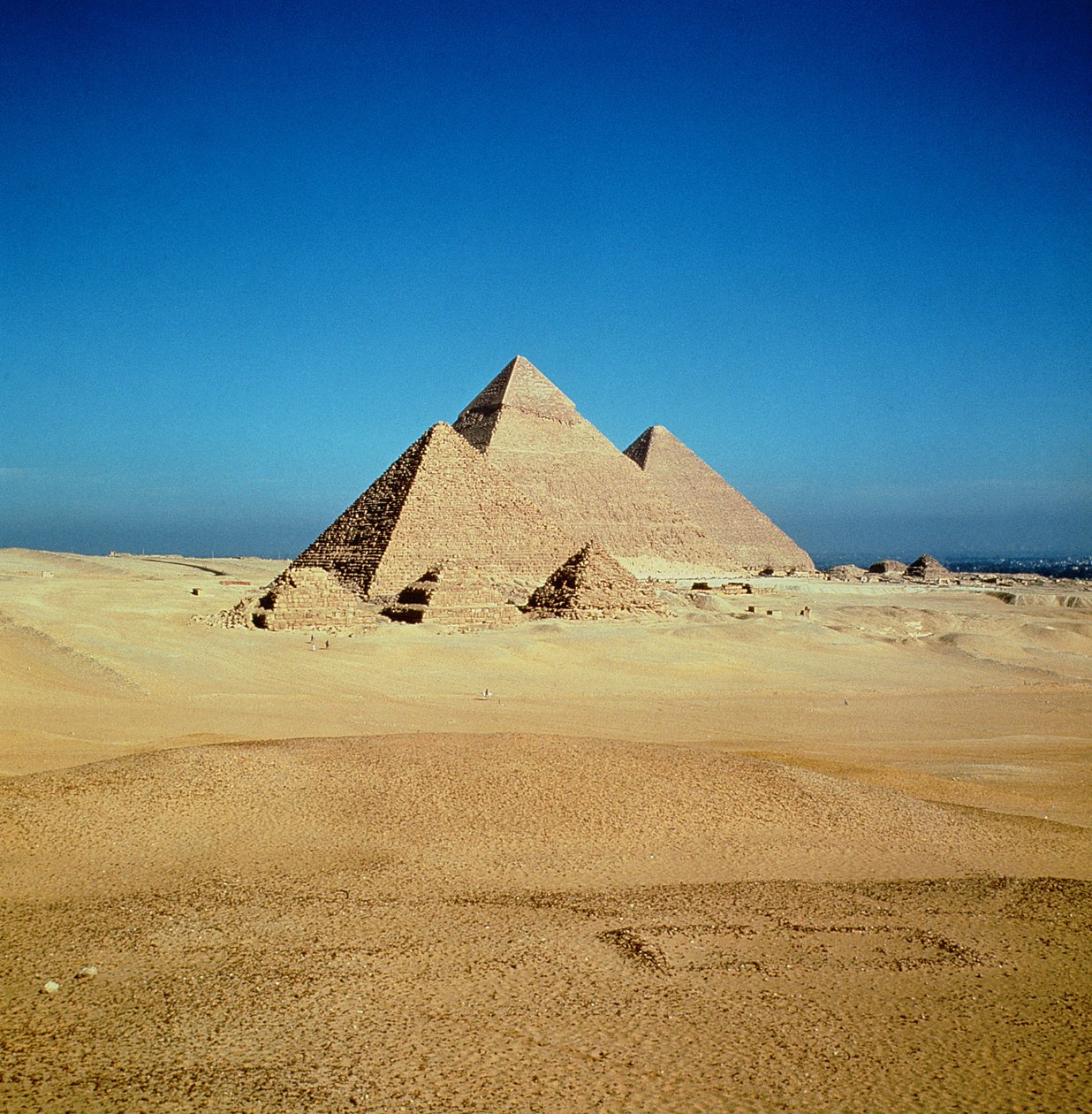 Udsigt over pyramiderne i Khufu, Khafre og Menkaure, Det gamle kongerige af Egyptian 4th Dynasty