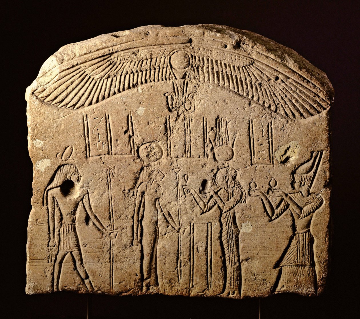 Basreliefstele med en offerscene, en farao med gudinden Sekhmet og guden Heka, ca. 200-100 f.Kr. (kalksten) af Egyptian Ptolemaic Period
