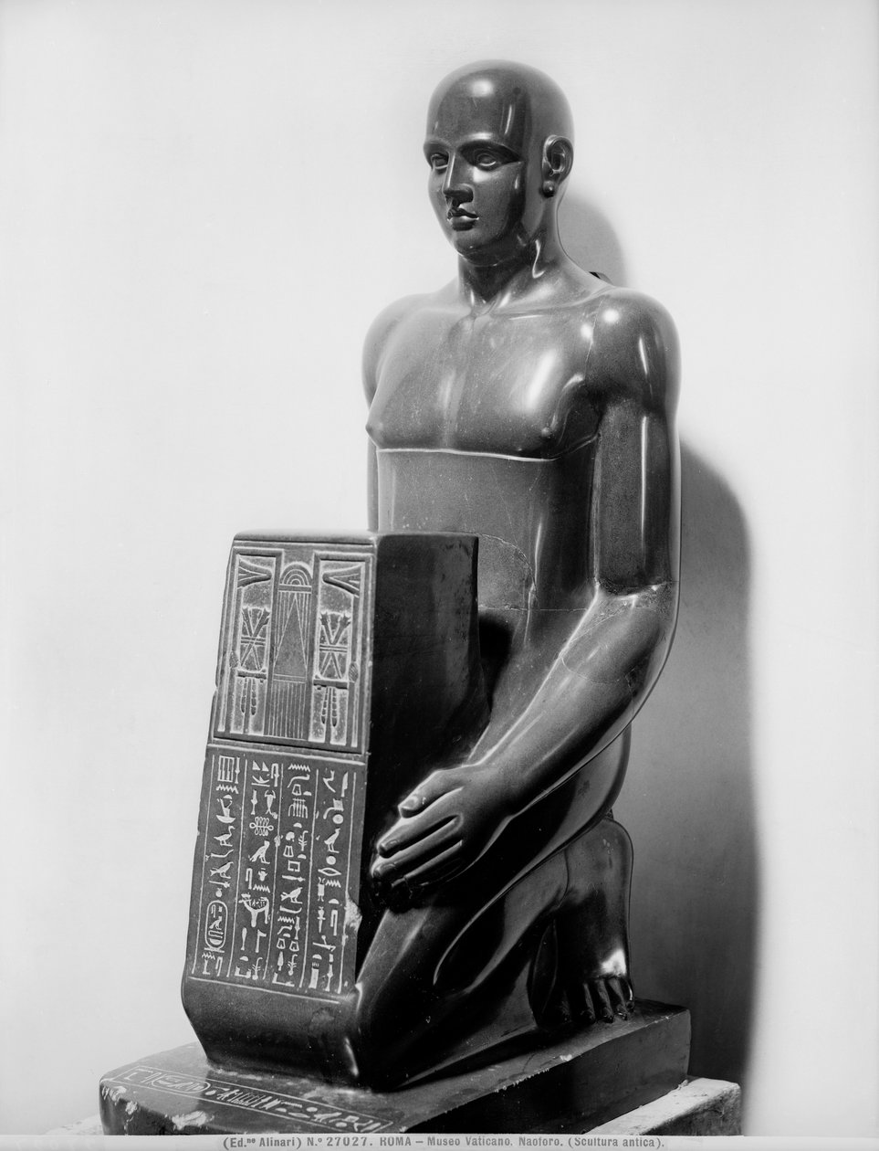 Naofhor statue af en mand (basalt) af Egyptian