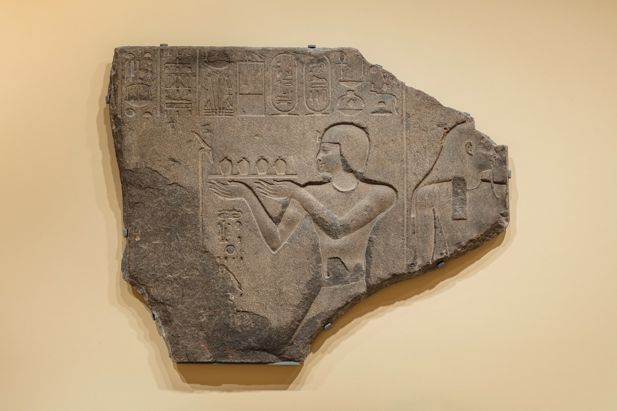 Relief med Ptolemæus II, der gav et offer til en gud, 285-246 f.v.t. (Granit) af Egyptian