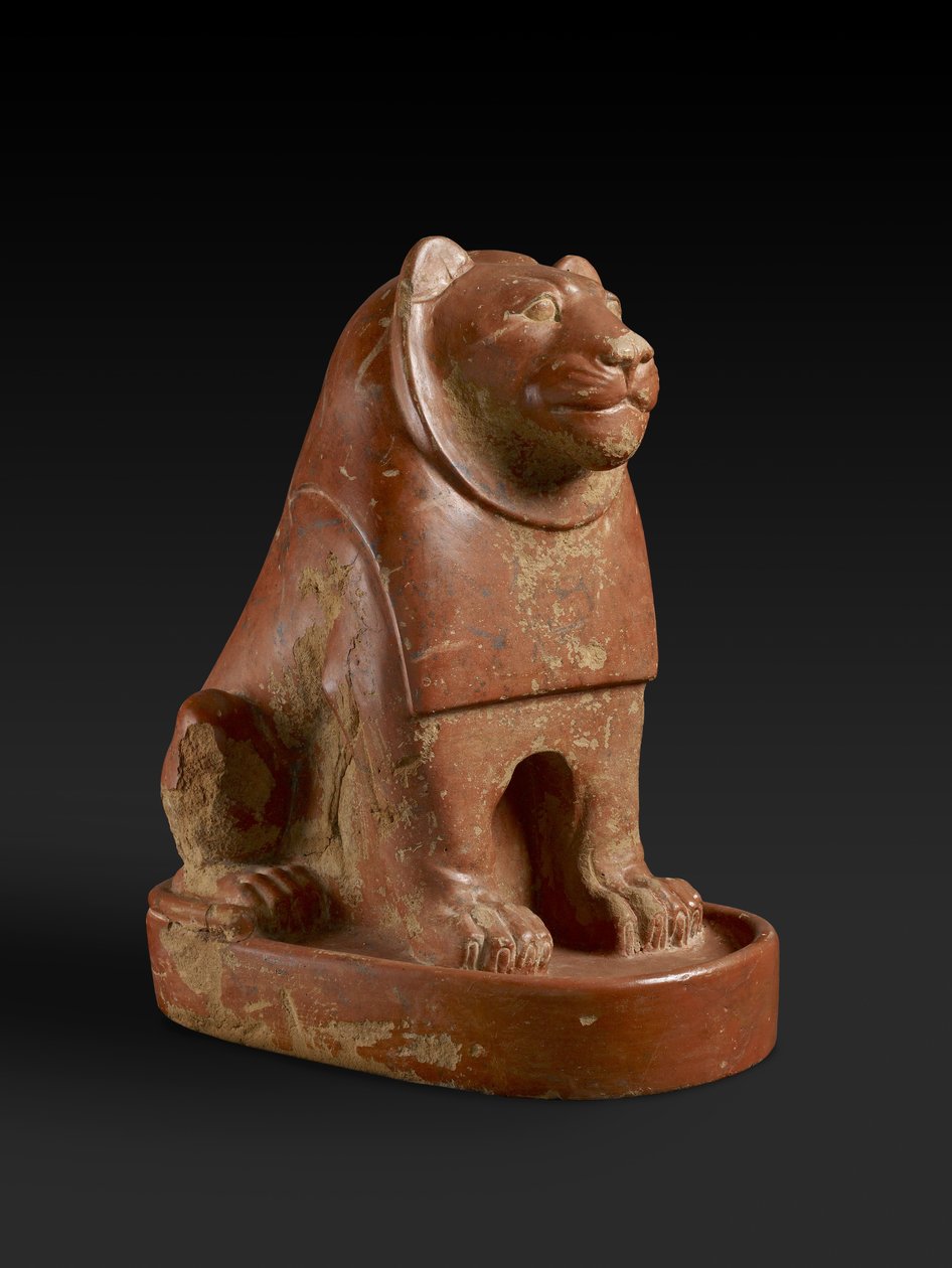 Statuette af en løve, der sidder på en sokkel, fra tempelområdet i Hierakonpolis, egyptisk, sen protodynastisk, slutningen af det gamle rige, ca. 2700-2200 f.Kr. (keramik) af Egyptian