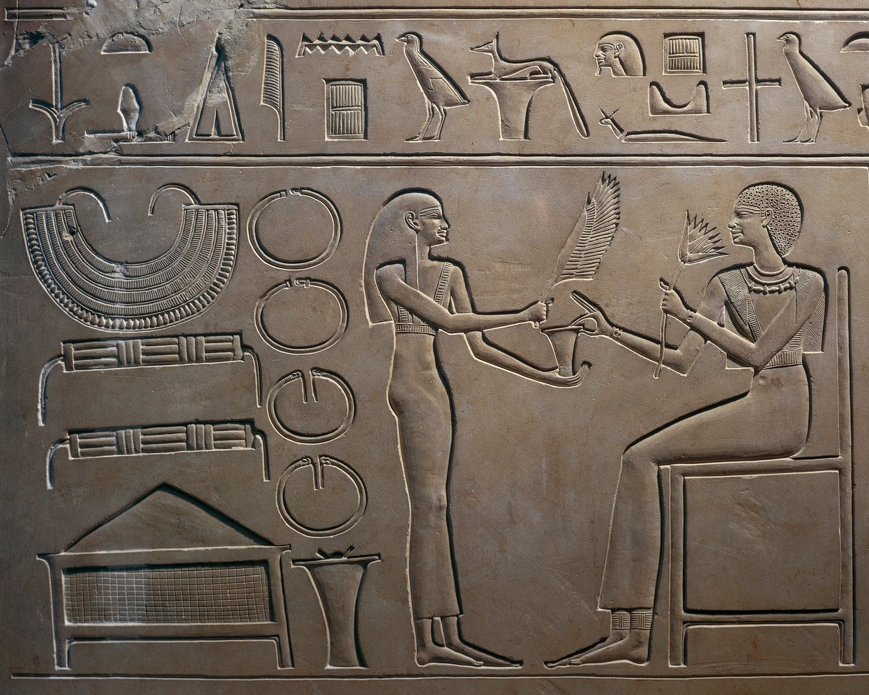 Detalje af relief med tjener, der viser juveler til dronningen, fra Sarcophagus of Queen Kawit, Temple of Mentuhotep II, Deir el Bahari, Egypten af Egyptian 11th Dynasty
