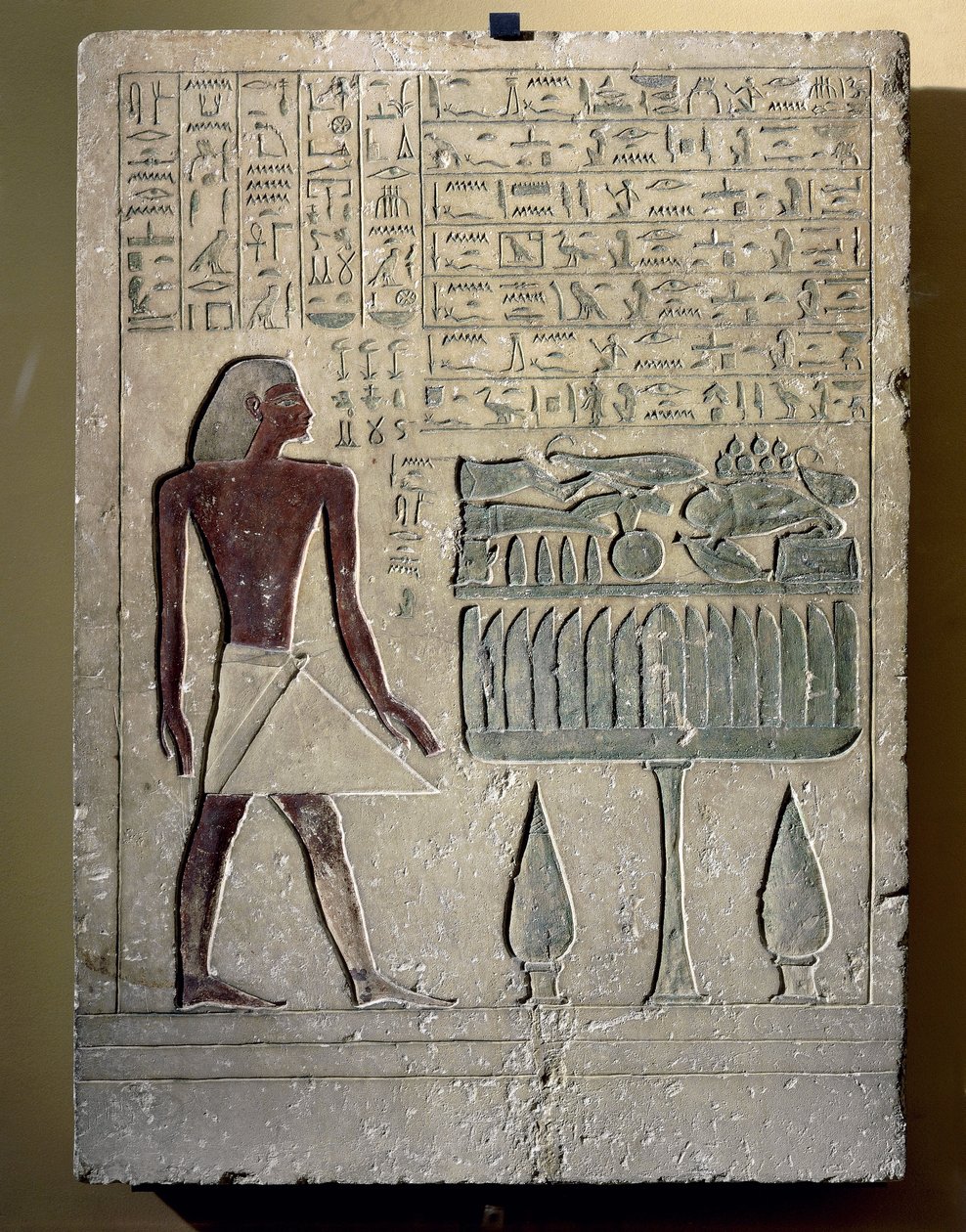 Malet kalkstensstele forestillende Senusret ved sit offerbord af Egyptian 12th Dynasty