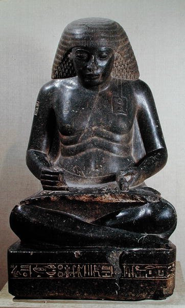Amenhotep, søn af Hapu, siddende med ben over kors, fra Amuns tempel, Karnak, ca. 1391-53 f.Kr. (granit) af Egyptian 18th Dynasty