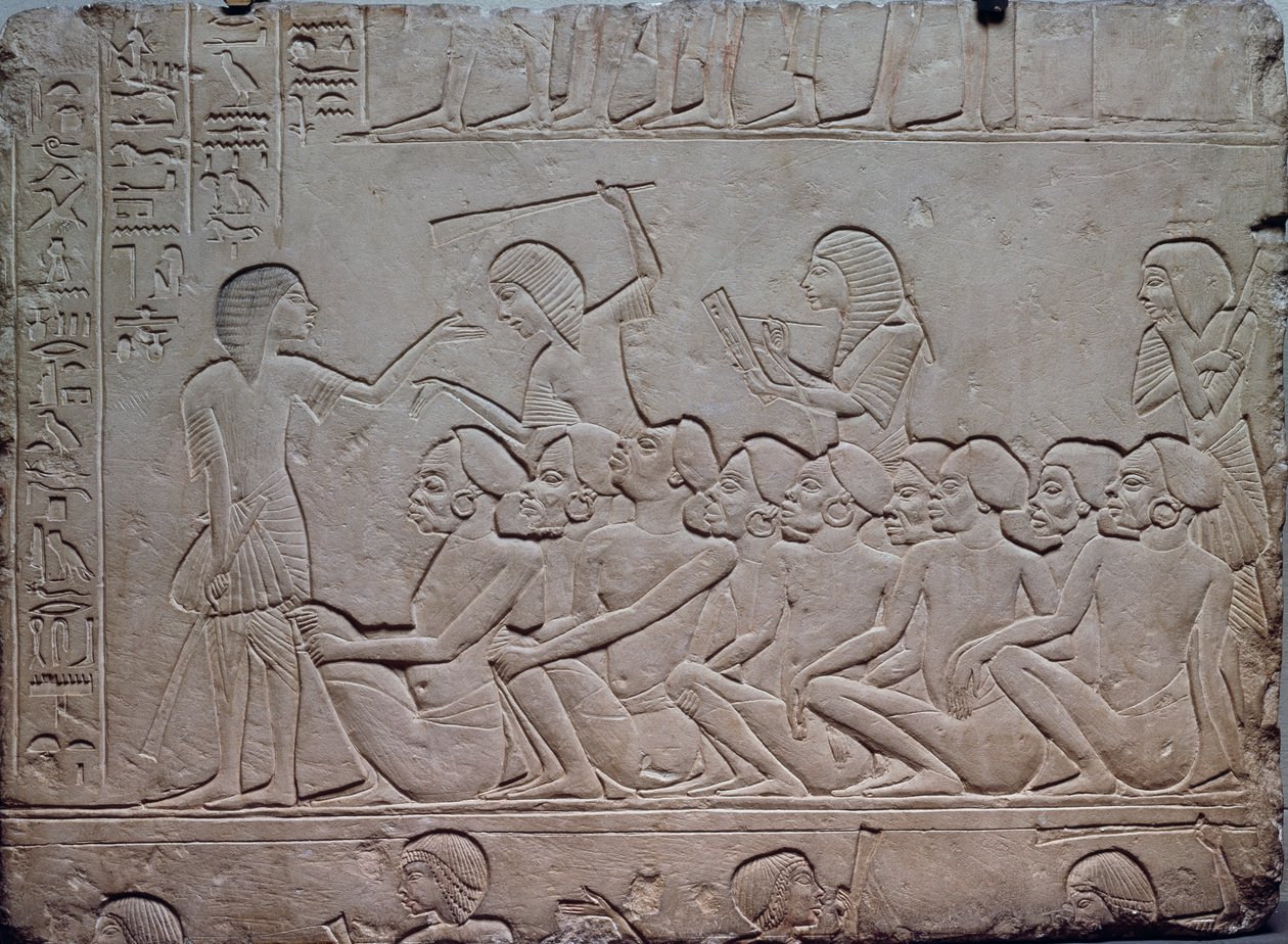 Sorte fanger omgivet af bevæbnede vagter, relief fra Horemhebs memfitiske grav i Saqqara, Egyptisk civilisation, Det Nye Rige, XVIII. dynasti af Egyptian 18th Dynasty