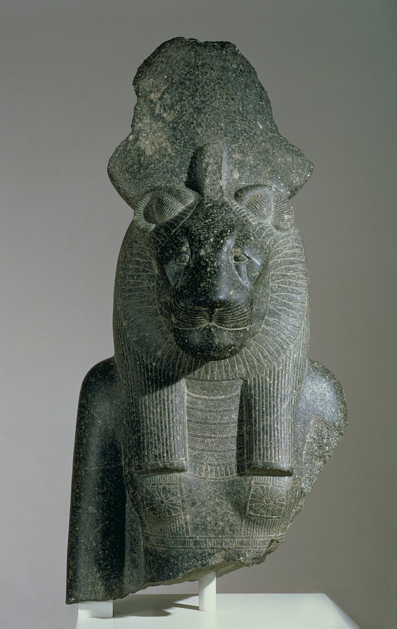 Buste af Sakhmet fra en siddende statue, enten fra Mut Precinct eller lighustemplet af Amenhotep III (granodiorit) af Egyptian 18th Dynasty