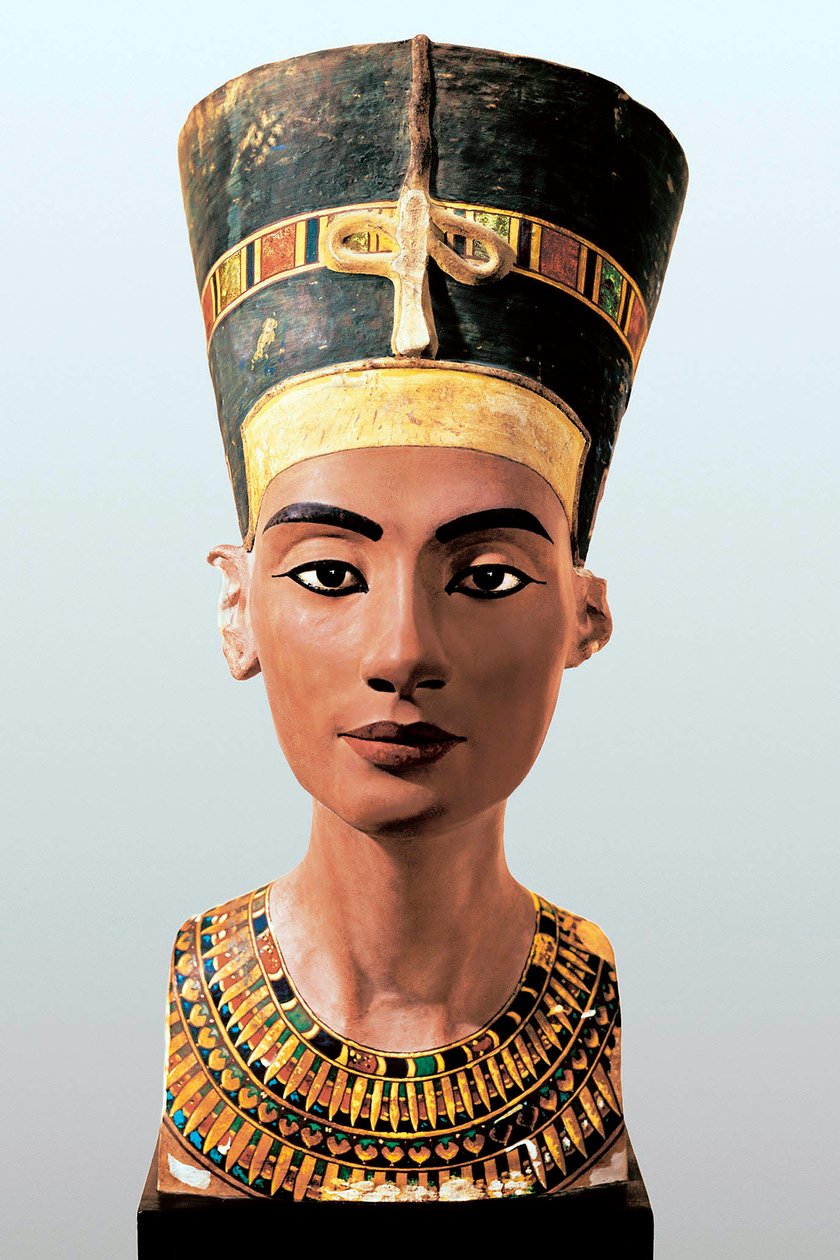 Buste af den egyptiske dronning Nefertiti (1353-1336 f.Kr.), hustru til farao Amenophis IV Akhenaten af Egyptian 18th Dynasty