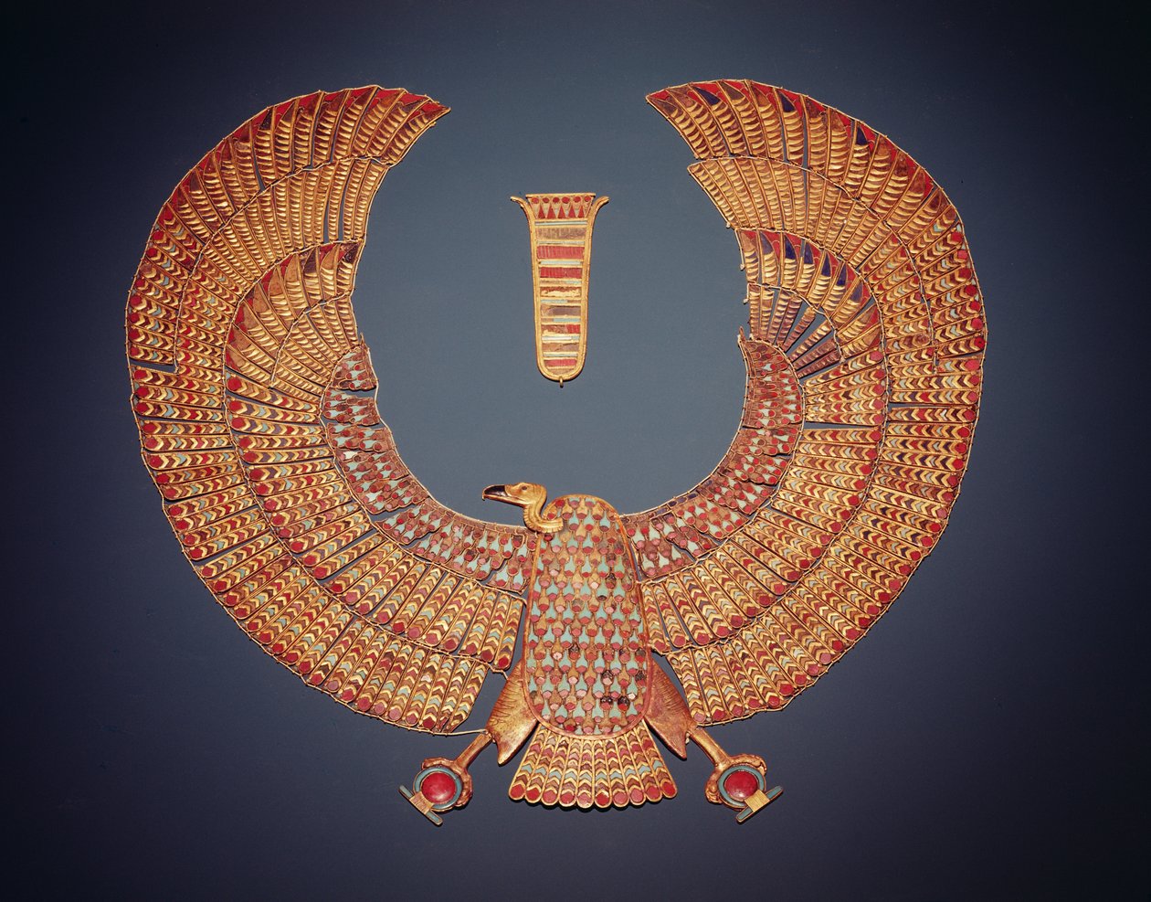 Halsbånd i form af gribbegudinden Nekhbet, fra Tutankhamons grav (ca. 1370-1352 f.Kr.) New Kingdom (guld indlagt med halvædelsten) (se også 153789) af Egyptian 18th Dynasty