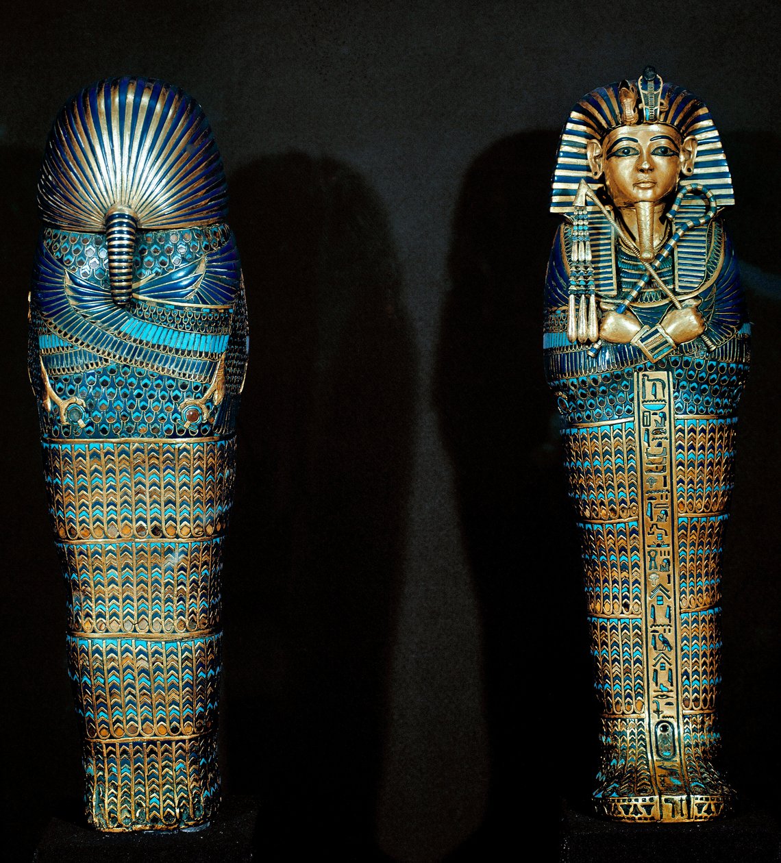 Egyptisk antikvitet: Cisele guldsarkofag plejede at indeholde afdødes indvolde. Fra skattemesteren af Tutankhamon (hele Ankh-amun eller Tutankhamon) (1345-1327 f.Kr.) 18. dynasti. fundet i Kongernes Dal, Theben. 1342 f.Kr. Kairo, Egyptisk Museum af Egyptian 18th Dynasty