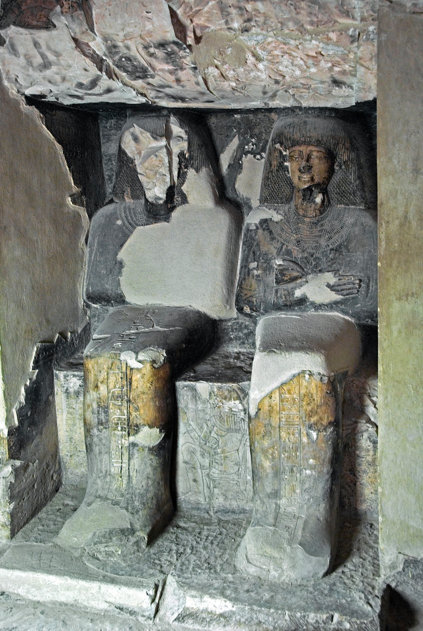 Ægyptisk antikvitet: skulpturer nær graven af Kha em Het (Khaemhat) inspektør af lofter og skriver ved hoffet til Amenophis III (TT57), der repræsenterer skriveren og Imhotep. 18. dynasti. 1530-1290 f.Kr. Vallee des Nobles. Luxor, Vestbredden, Egypten af Egyptian 18th Dynasty