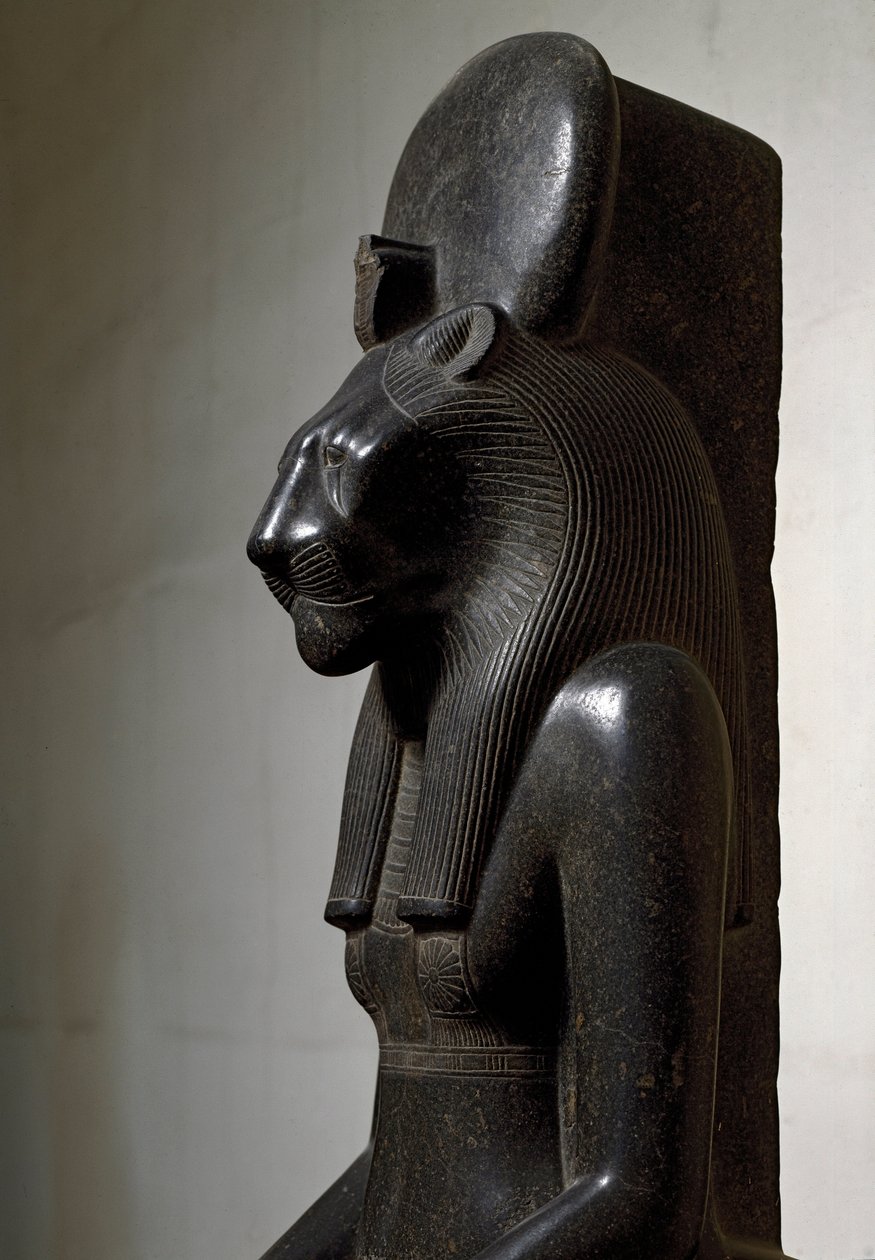 Egyptisk antikvitet: løvindeguden Sekhmet kronet med solskiven. Statue af sort granit. 1540-1295 f.Kr. Svag. 210 cm Torino, egyptisk museum af Egyptian 18th Dynasty