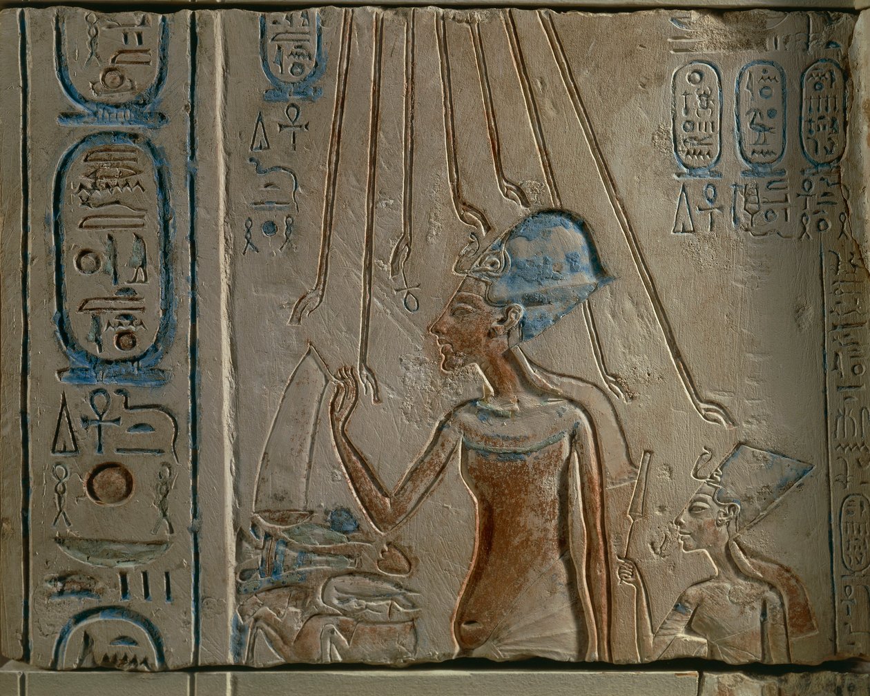 Egyptisk gravering, der repræsenterer Akhenaten og Nefertiti, der tilbeder solskiven, fra Tall al-Amarna, Egypten, New Kingdom, XVIII-dynastiet af Egyptian 18th Dynasty