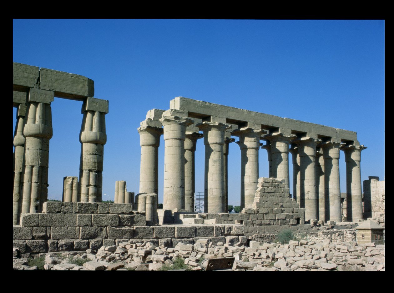 Ekstern udsigt fra syd for Amenophis III