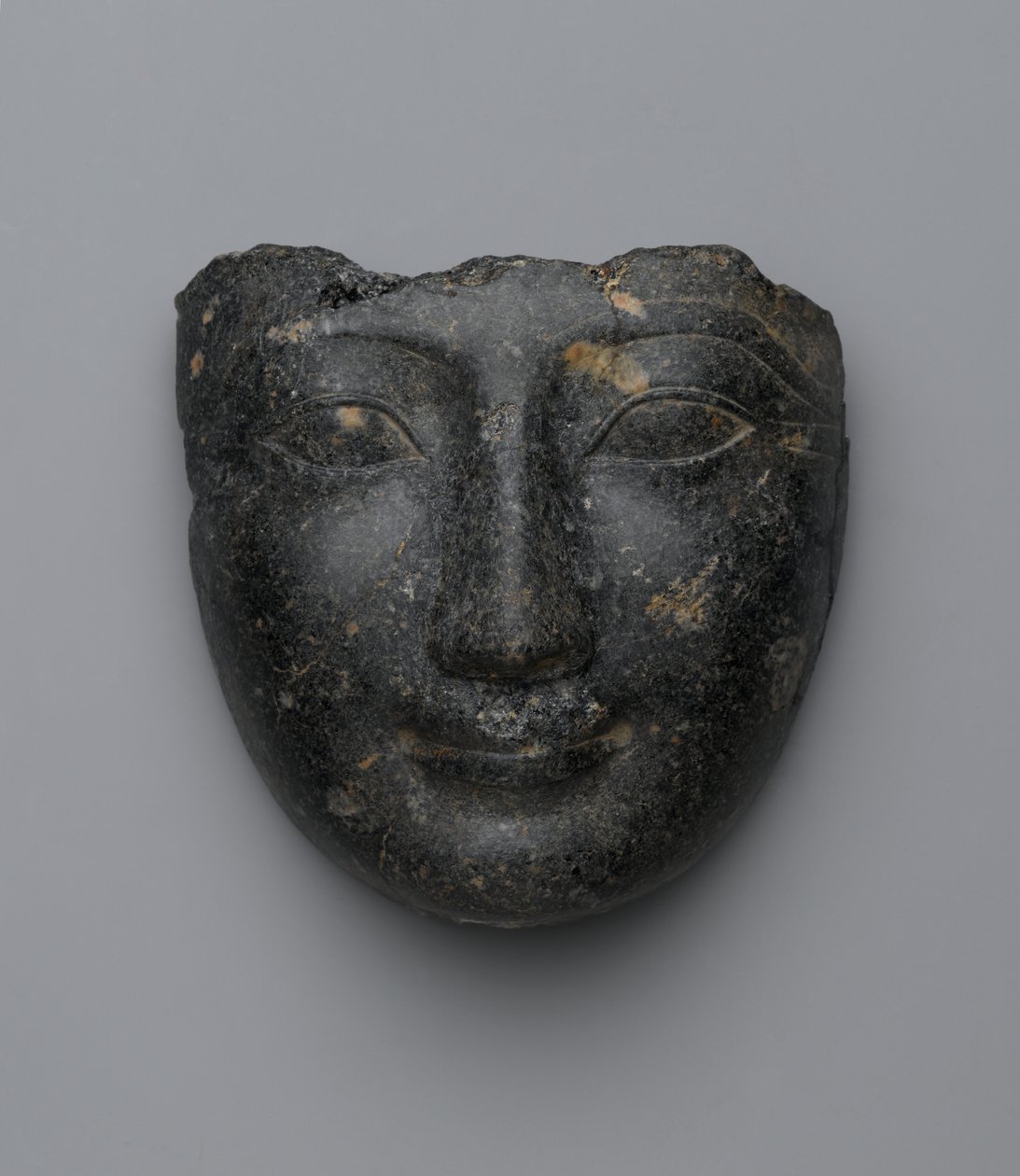 Ansigt fra et sarkofagdæksel, købt i Luxor, New Kingdom (granit) af Egyptian 18th Dynasty