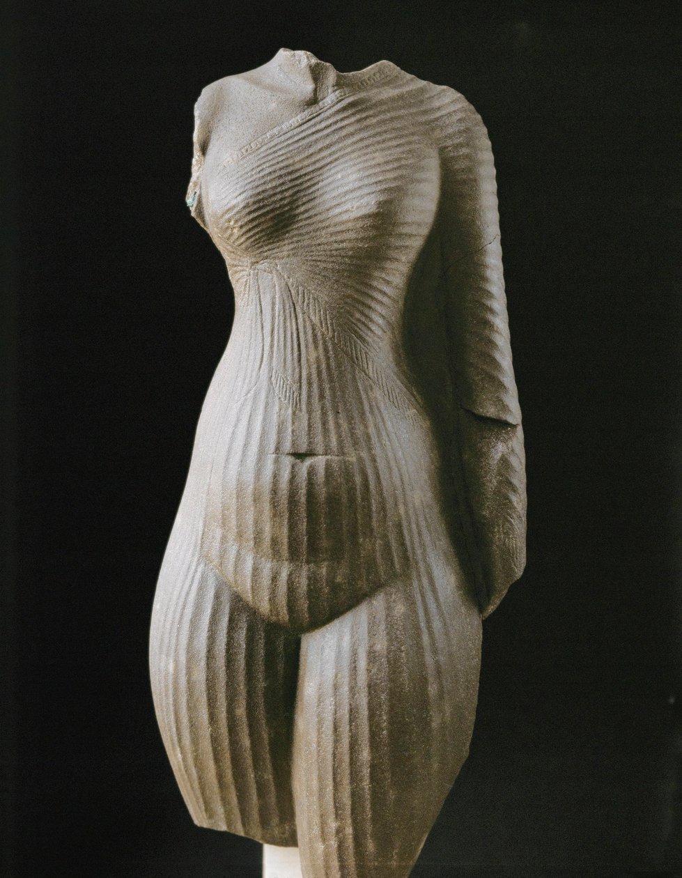 Kvindetorso, sandsynligvis Nefertiti, Faraos hustru ... af Egyptian 18th Dynasty