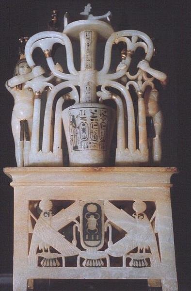 Blomsterkrukke, fra Tutankhamons grav (ca. 1370-1352 f.Kr.) New Kingdom (alabaster) (se også 227993) af Egyptian 18th Dynasty