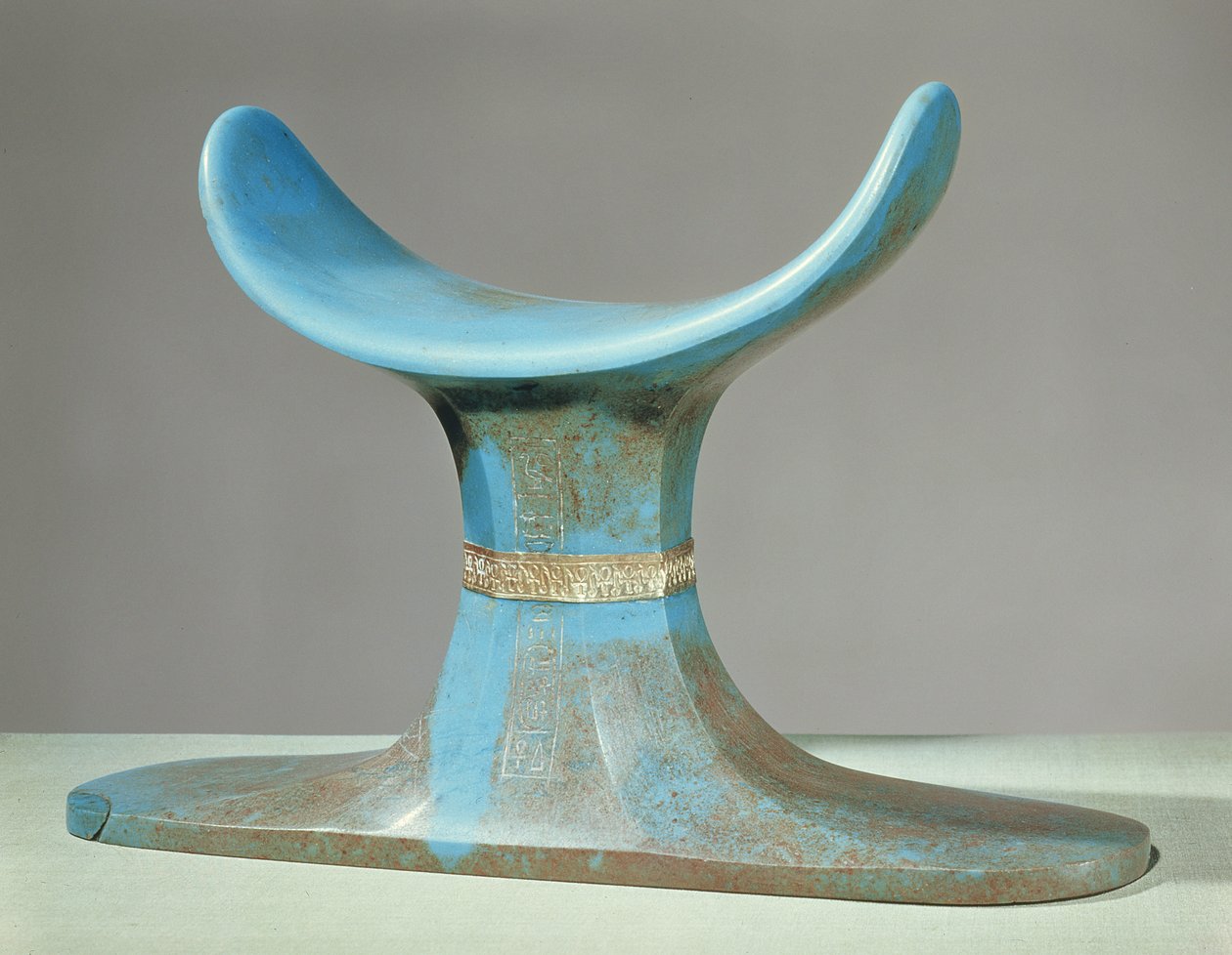 Nakkestøtte, fra Tutankhamons grav (ca. 1370-52 f.Kr.) New Kingdom (blå glaspasta) af Egyptian 18th Dynasty