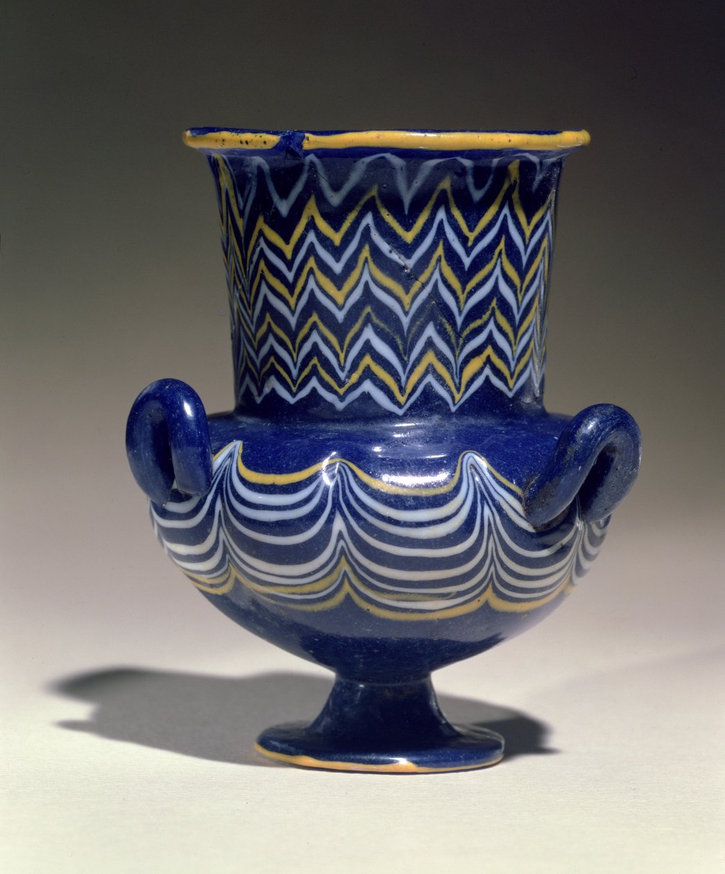 Krateriskos, fra Saqqara, New Kingdom (glas) af Egyptian 18th Dynasty