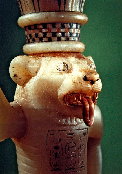 Pleomorphic unguent vase, fra Tutankhamons grav, New Kingdom (alabaster) (detalje af 391031) af Egyptian 18th Dynasty