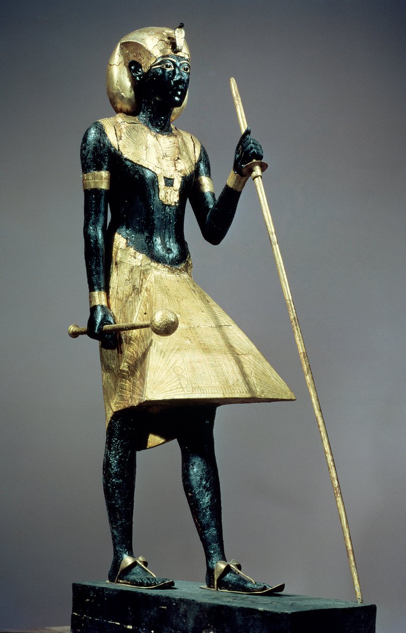 Statuette af kongen i naturlig størrelse, fra Tutankhamons grav (ca. 1370-52 f.Kr.) New Kingdom (forgyldt træ dækket med sort harpiks) af Egyptian 18th Dynasty