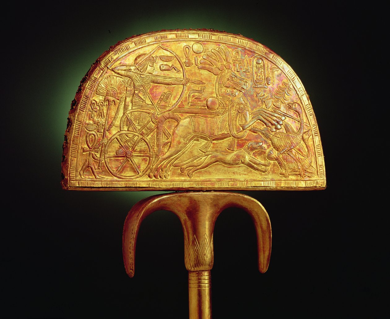 Strudsefjervifte, fra Tutankhamons grav (ca. 1370-1352 f.Kr.) New Kingdom (træ dækket med pladeguld) (se også 3975) af Egyptian 18th Dynasty