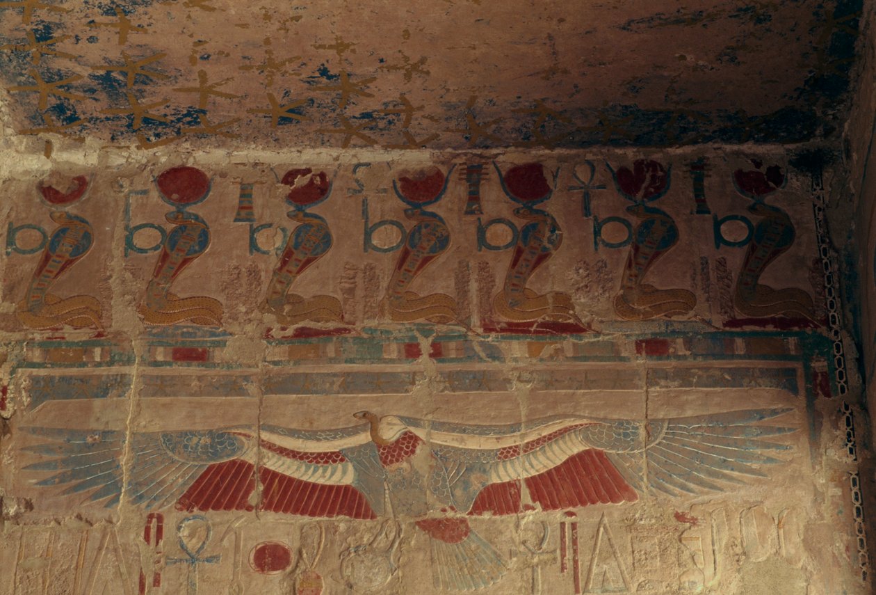 Bemalet væg med solskive, uræus og grib fra Øvre Egypten, Hatshepsuts gravtempel, Deir el-Bahari, den thebanske nekropolis (UNESCO