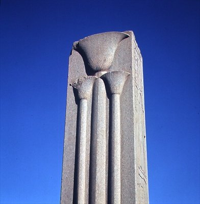 Søjle dekoreret med stiliserede lotusplanter, fra komplekset Great Temple of Amun, New Kingdom (se også 59219) af Egyptian 18th Dynasty