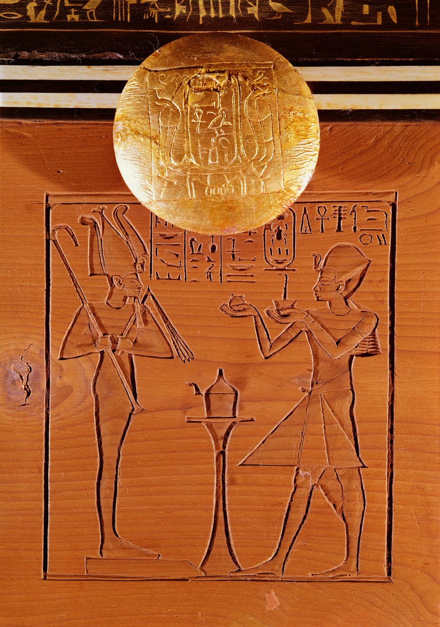 Bærbar kiste, detalje af Tutankhamon (ca. 1370-1352 f.Kr.), der giver et offer til Osiris, fra Tutankhamons grav, New Kingdom (ibenholt, elfenben, træ og bronze) af Egyptian 18th Dynasty