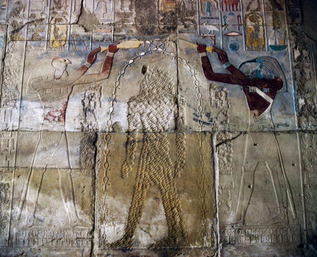 Dronning Hatshepsut mellem guden Horus og guden Thoth, malet relief, hallen i Hatshepsuts røde kapel, Karnak-tempelkomplekset (Unescos verdensarvsliste) af Egyptian 18th Dynasty