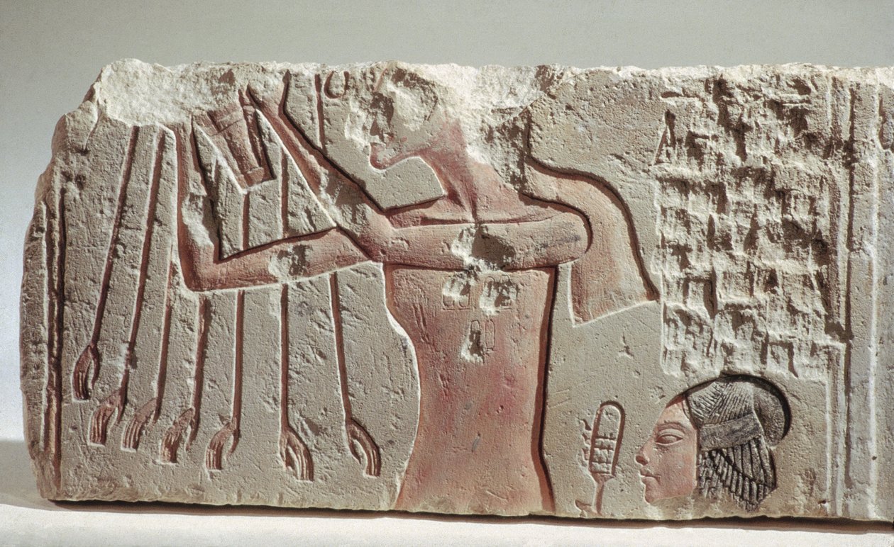 Relief, der viser Akenhaten og hans datter ofring til Aten, Det Nye Kongerige, ca. 1352-1336 f.Kr. (kalksten) af Egyptian 18th Dynasty