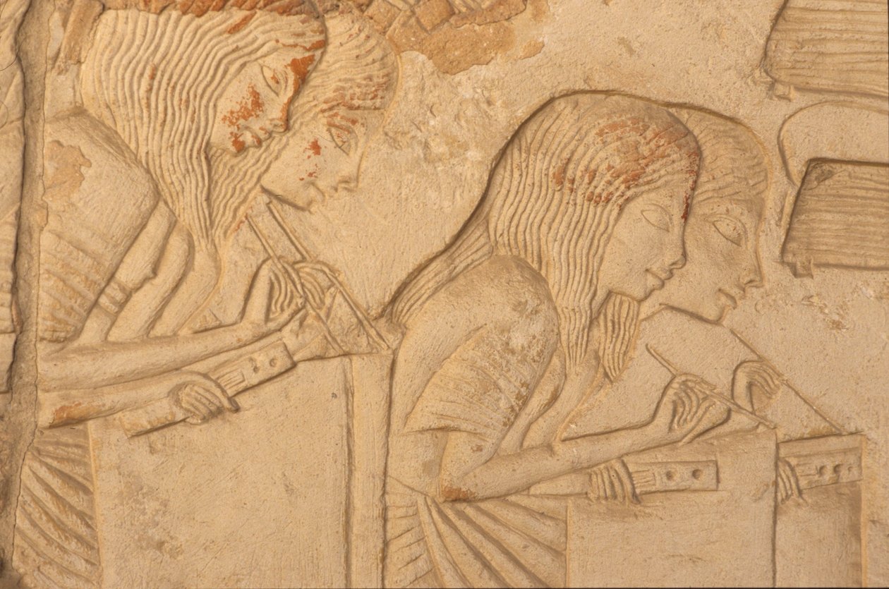 Relief af skriftlærde på arbejde, fra Horemhebs grav (ca. 1323-1295 f.Kr.) New Kingdom (vægmaleri) (detaljer fra 218338) af Egyptian 18th Dynasty