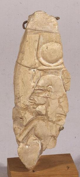Relieffragment, der forestiller Nefertiti, fra Tell el-Amarna, New Kingdom (kalksten) af Egyptian 18th Dynasty