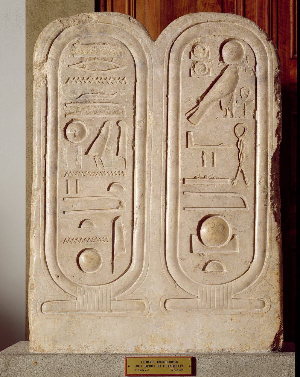 Relief med kartouchen af Amenophis IV (1379-1362) New Kingdom, ca. 1372-1354 f.Kr. (kalksten) af Egyptian 18th Dynasty
