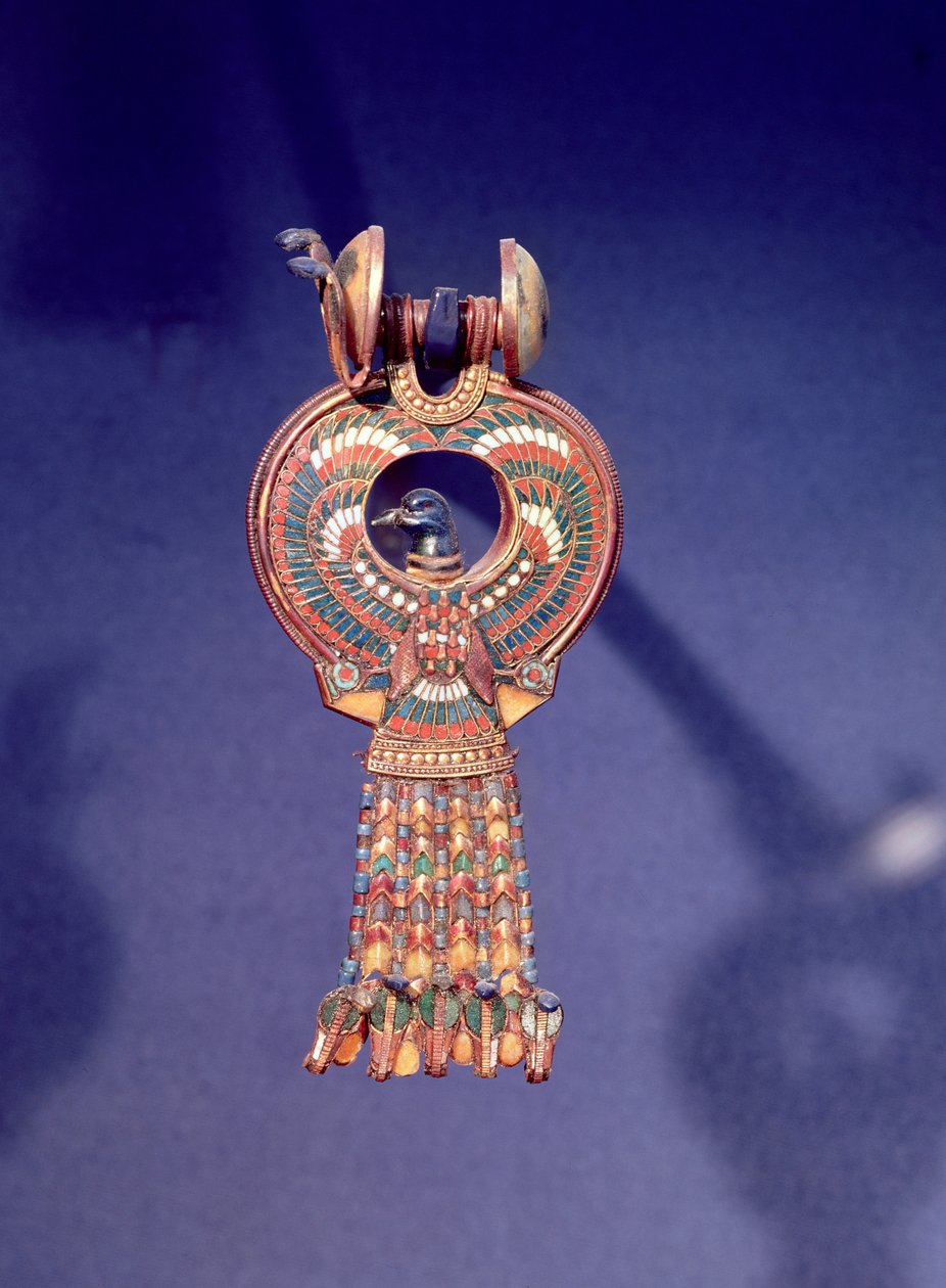 Højre ørering fra et par øreringe med en blåfugl, fra Tutankhamons grav, Kongernes Dal, Theben, ca. 1347-37 f.Kr. (guld og smeltet glas) (se også 344028) af Egyptian 18th Dynasty
