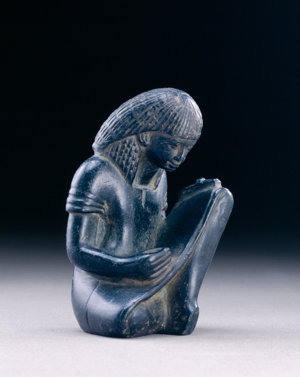 Siddende skriver, New Kingdom, 1391-1353 f.Kr. (gråvægt) af Egyptian 18th Dynasty