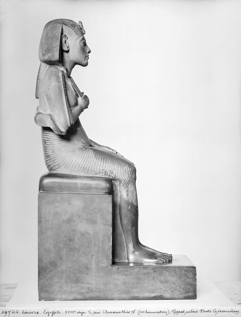 Siddende statue af Amenophis IV (Akhenaten), New Kingdom, ca. 1375-1354 f.Kr. (steatit) af Egyptian 18th Dynasty