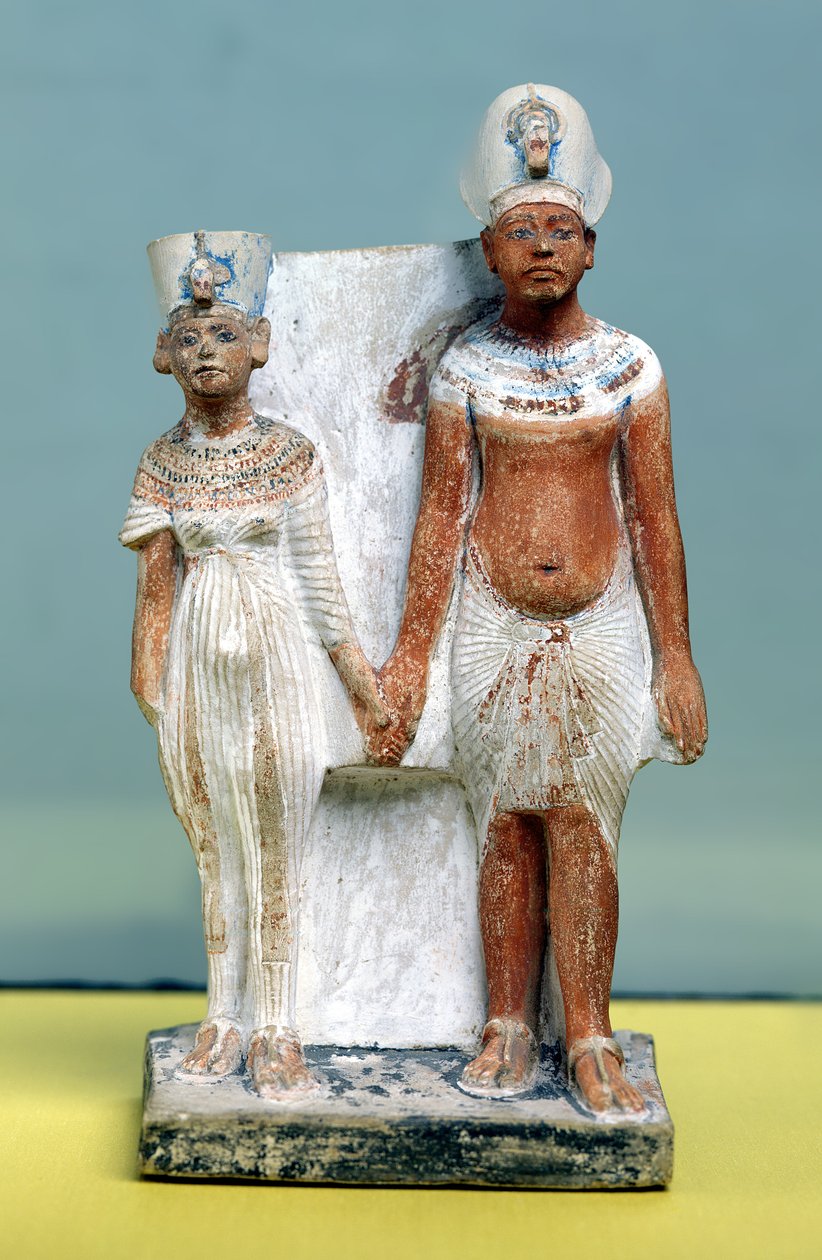 Statuette af Amenophis IV (Akhenaten) og Nefertiti, fra Tell el-Amarna, Amarna-perioden, New Kingdom, 1353-1337 f.Kr. (malet kalksten) (se også 50764) af Egyptian 18th Dynasty