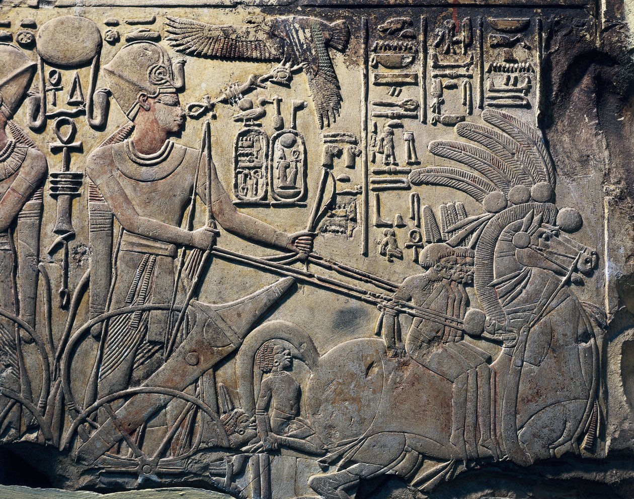 Stele af Amenhotep III, der viser faraoen køre en vogn. 1391 -1353 f.Kr. Sten skulptur. Kairo, Egyptens museum, Kairo. Fra Qina, Dayr al-Bahri. Theben. af Egyptian 18th Dynasty