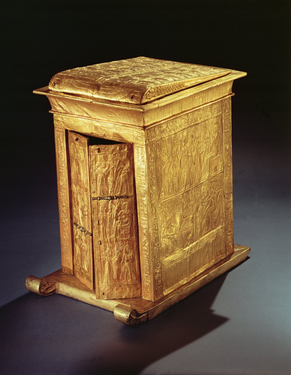 Tutankhamons gyldne helligdom (ca. 1370-1352 f.Kr.) New Kingdom (træ overtrukket med gesso dækket med guldplade) (se også 227986) af Egyptian 18th Dynasty