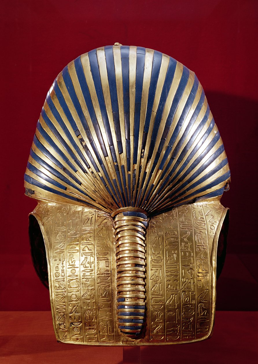 Bagsiden af guldmasken, fra Tutankhamons skat (ca. 1370-1352 f.Kr.) New Kingdom, ca. 1340 f.Kr. (guld indlagt med halvædelsten) af Egyptian 18th Dynasty