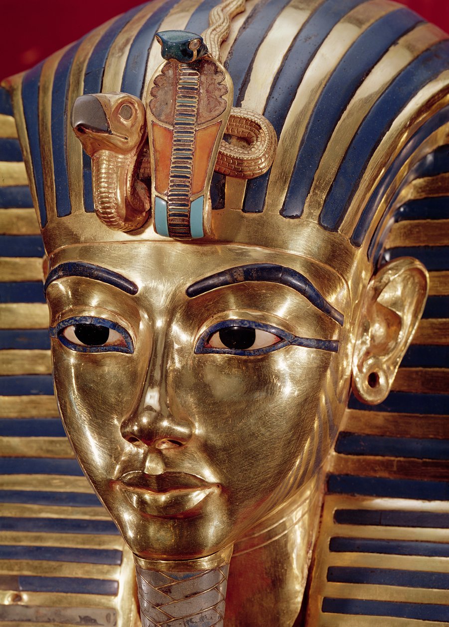 Guldmasken, fra Tutankhamons skat (ca. 1370-52 f.Kr.) ca. 1340 f.Kr. (guld indlagt med halvædelsten) (se også 149421 & 3981) af Egyptian 18th Dynasty
