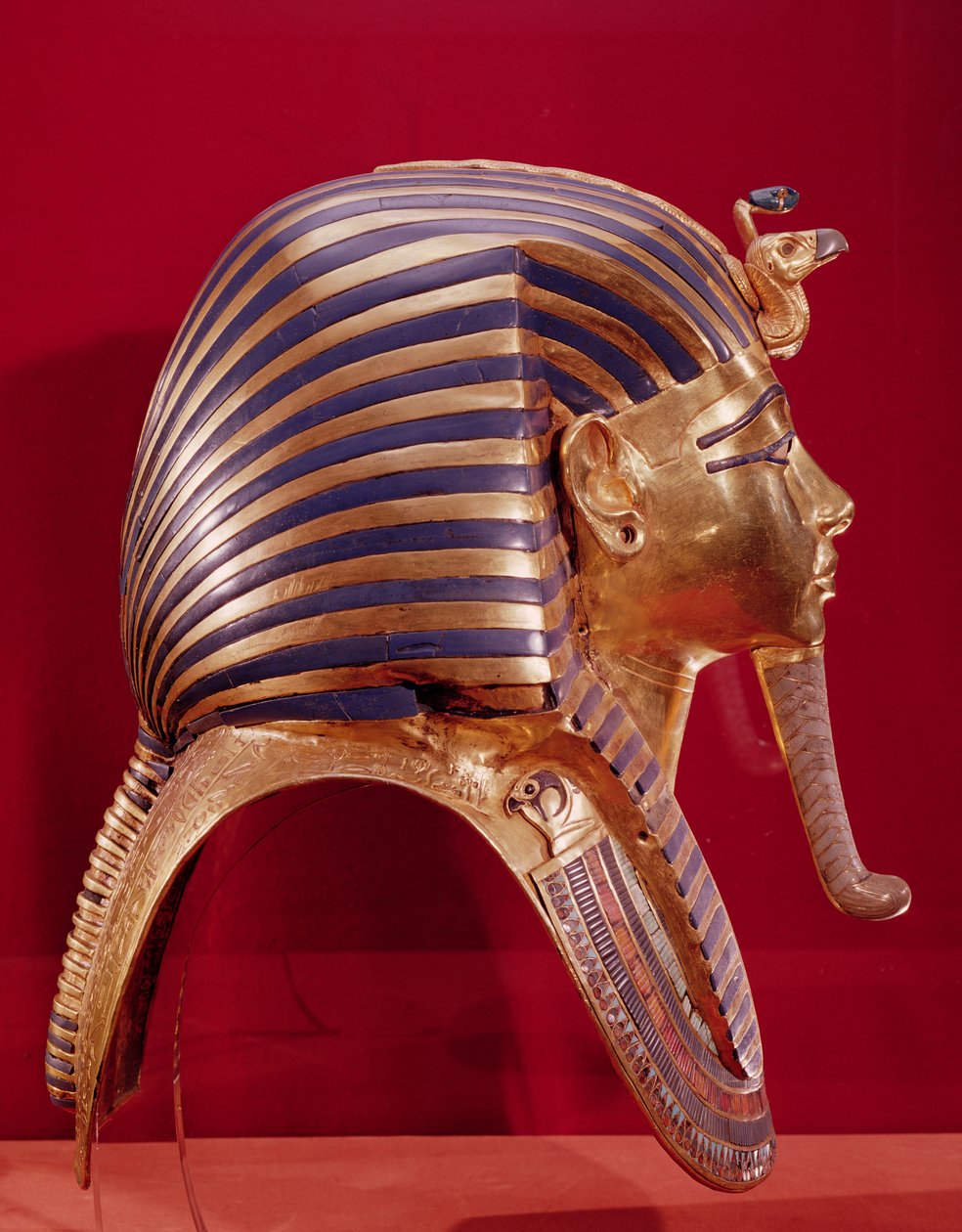 Guldmasken fra Tutankhamons skat (ca. 1370-52 f.Kr.) ca. 1340 f.Kr. (guld indlagt med halvædelsten) (se 184085 for modsatte side) af Egyptian 18th Dynasty