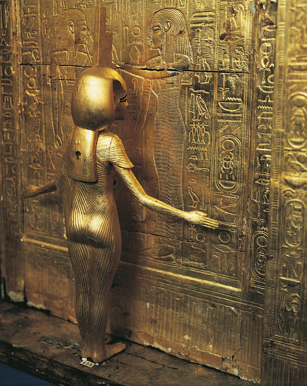 Tutankhamons skat. Forgyldt skrin med kanopekrukker eller kanopekiste. Detalje med gudinden Selket, Det Nye Rige, XVIII. dynasti, egyptisk civilisation af Egyptian 18th Dynasty