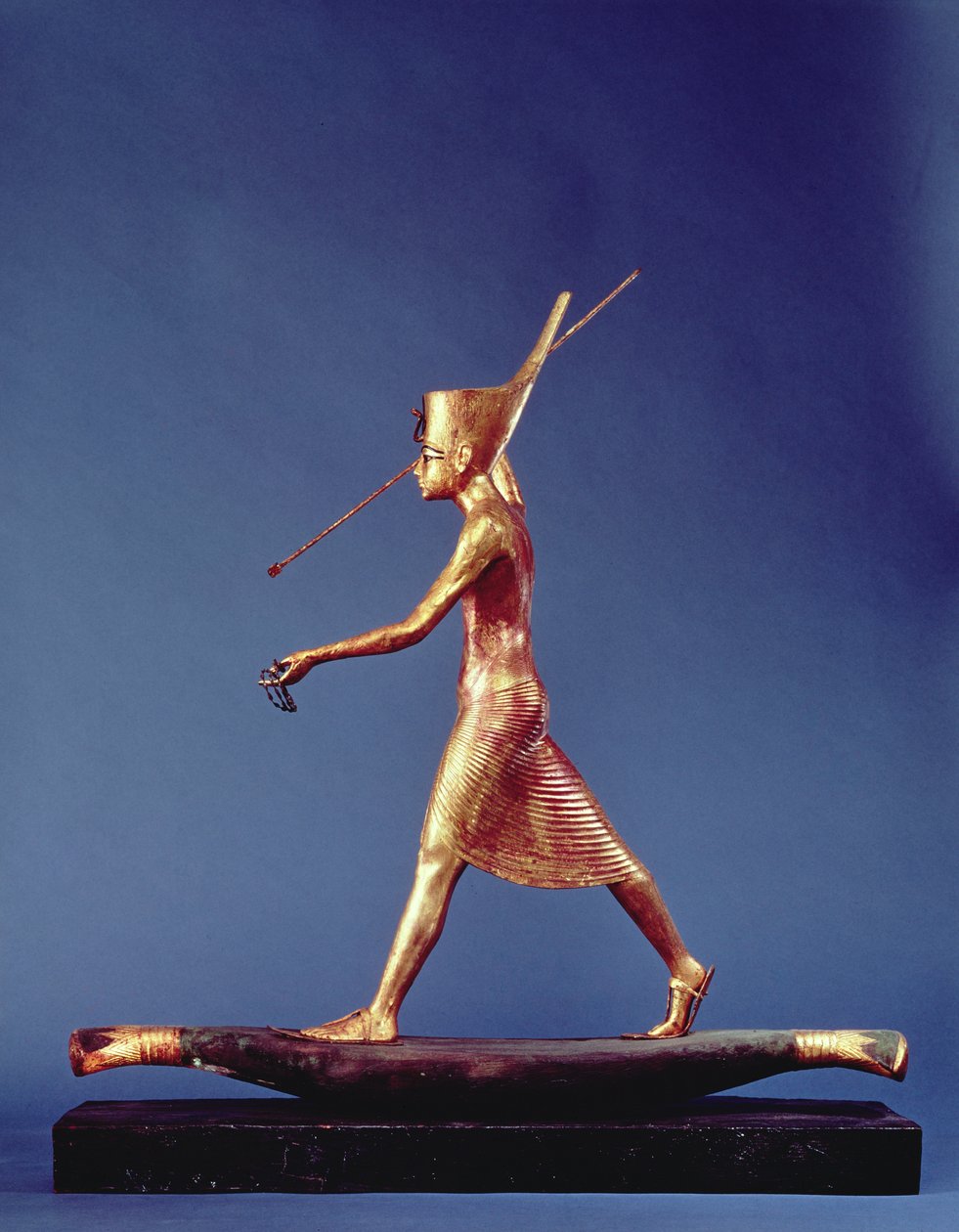 Tutankhamon (C.1370-1352 f.Kr.) Harpuneren, fra Tutankhamons grav, New Kingdom (forgyldt træ) (se også 3977 & 120779) af Egyptian 18th Dynasty